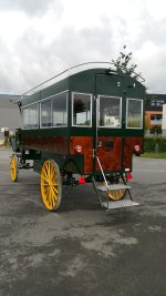 Calèche Omnibus avec capucine – Image 3