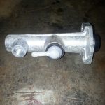 Maître cylindre aluminium AC 10 petites entrées pour calèche